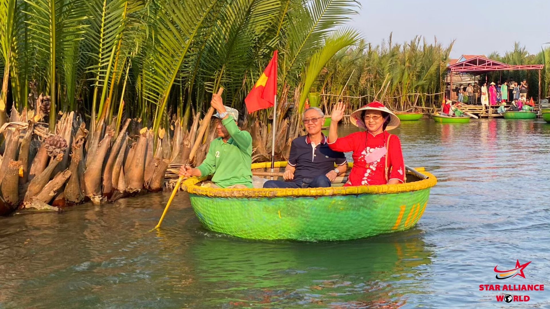 นั่งเรือกระด้ง