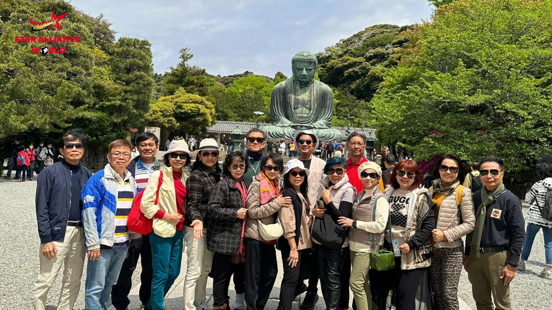 ถ่ายรูปกับพระใหญ่ไดบุตซึ (Kamakura Daibutsu หรือ The Great Buddha)