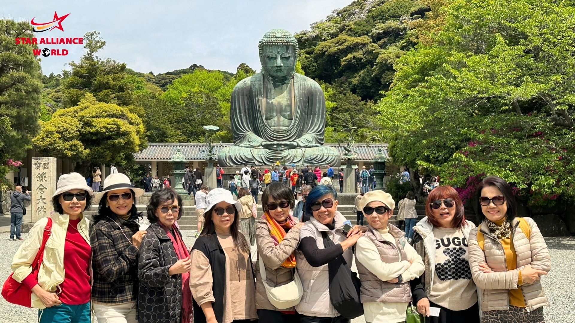 ถ่ายรูปกับพระใหญ่ไดบุตซึ (Kamakura Daibutsu หรือ The Great Buddha)