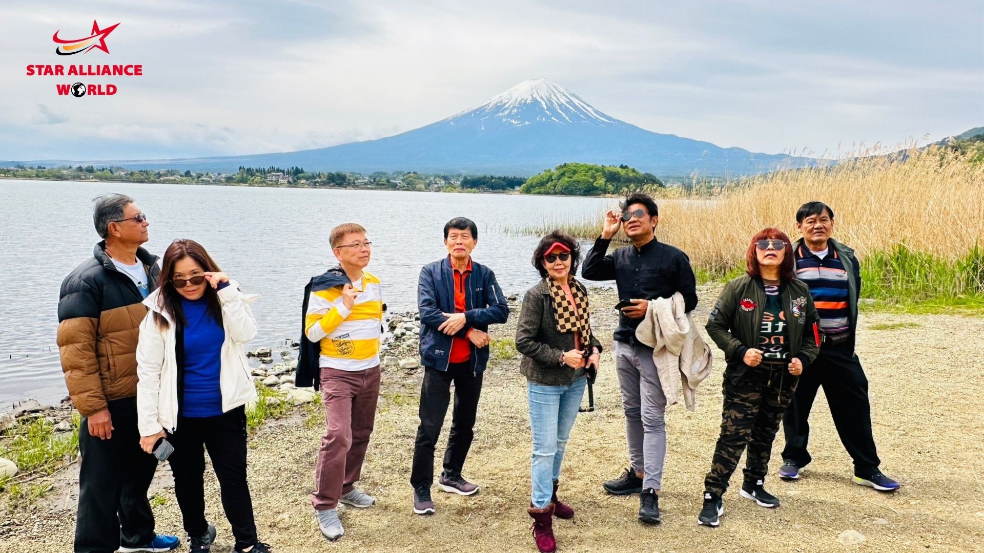 แวะถ่ายรูปกับทะเลสาบยามานากะโกะ (Lake Yamanakako) 