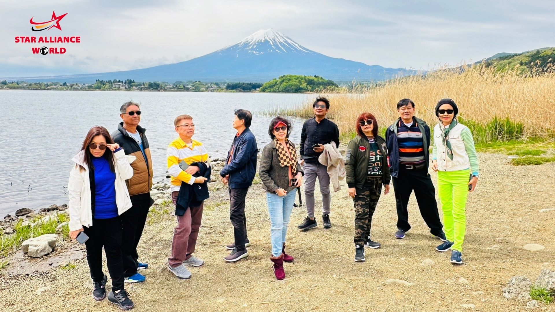 แวะถ่ายรูปกับทะเลสาบยามานากะโกะ (Lake Yamanakako) 