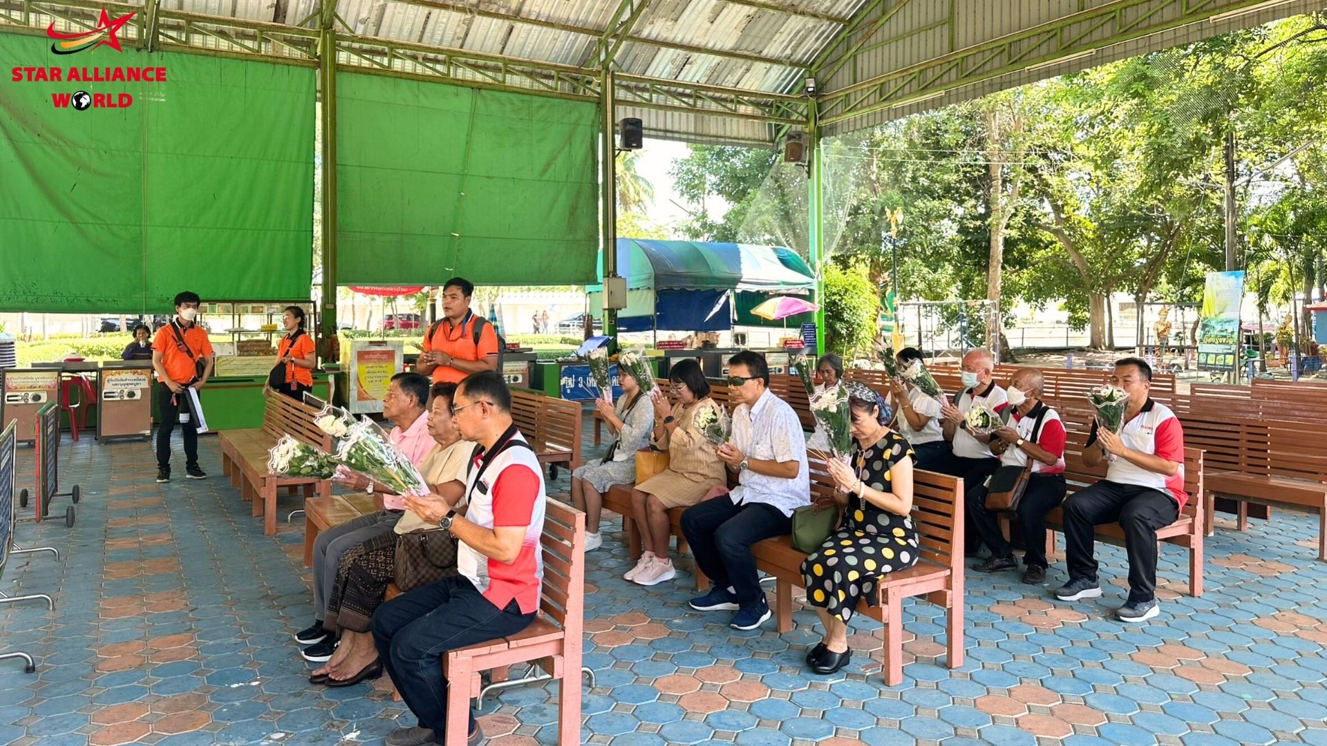 - สักการะหลวงพ่อใหญ่หรือพระพุทธมหานวมินทร์ศากยมุนีศรีวิเศษชัยชาญ ณ วัดม่วง -
