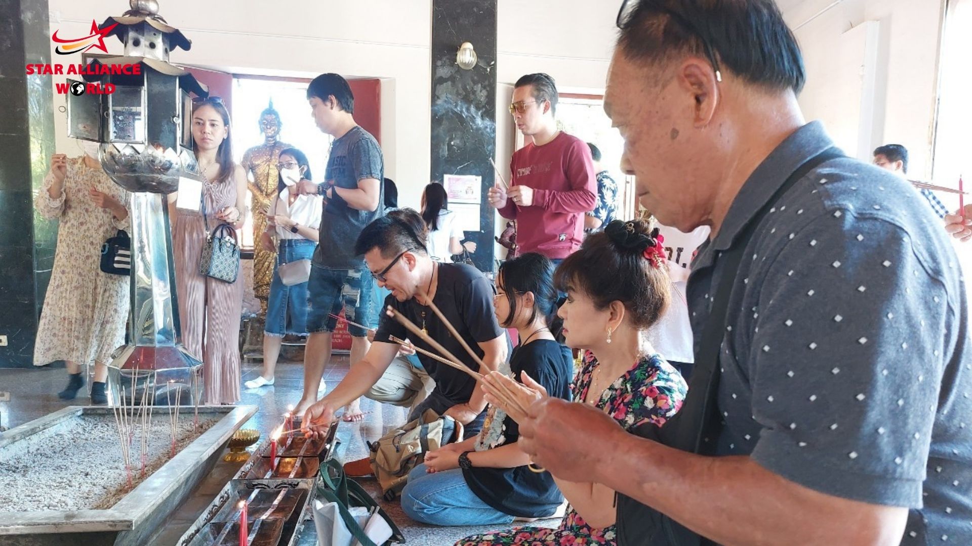 สักการะหลวงพ่อพระทอง ณ วัดพระทอง